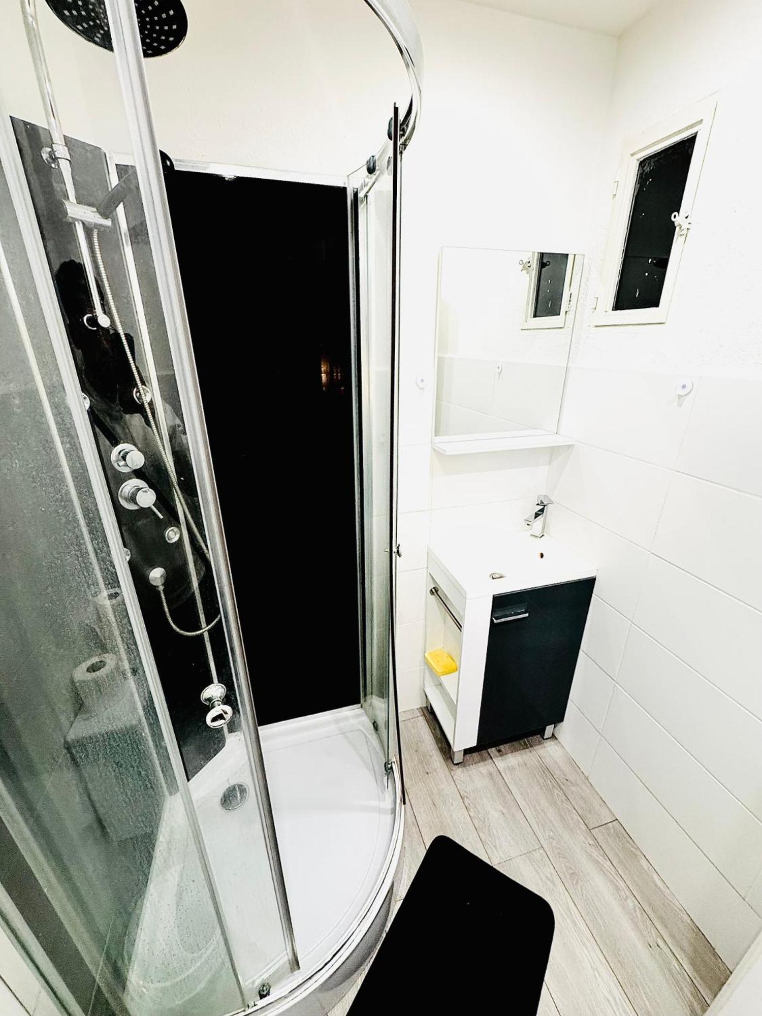 Worldroom Chambre Privee Avec Espace Commun Perpignan Exterior foto